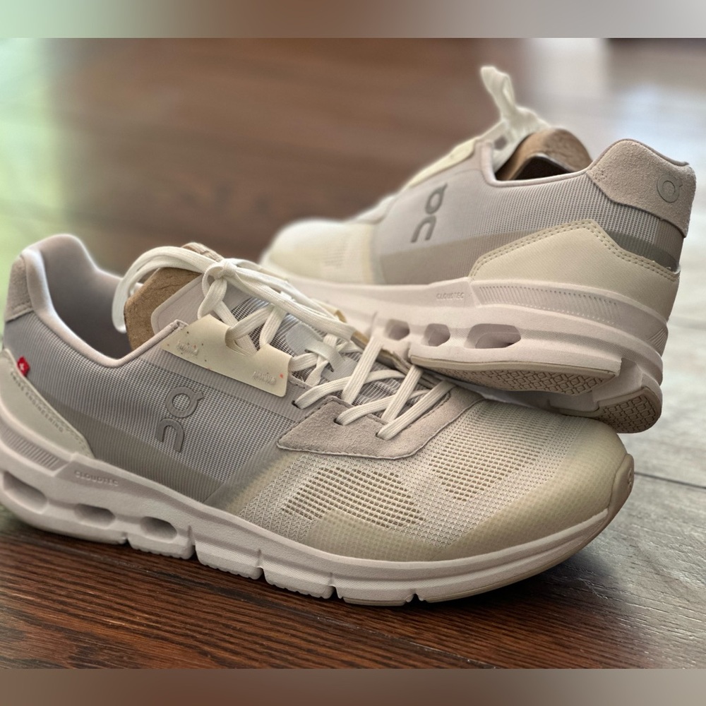 ON CLOUDRIFT
SNEAKERS